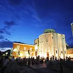Peninsula Luxury Gostinjska kuća