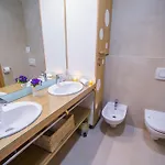 Peninsula Luxury Gostinjska kuća 4*
