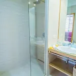 Peninsula Luxury 4*