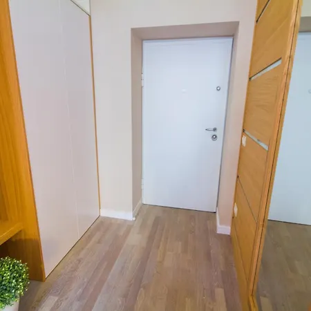 بيت ضيافة Peninsula Luxury زادار