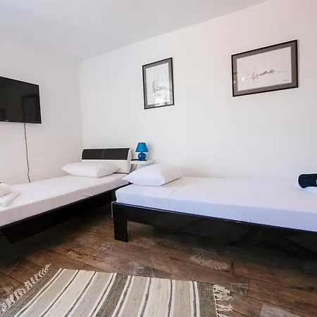 Peninsula Luxury بيت ضيافة زادار