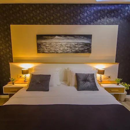 Peninsula Luxury 4* زادار