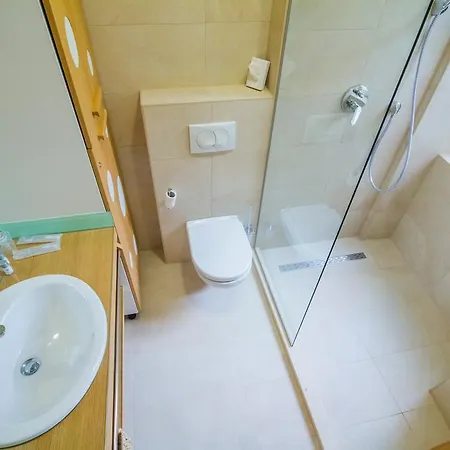Peninsula Luxury بيت ضيافة زادار