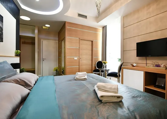 בית הארחה Peninsula Luxury 4*