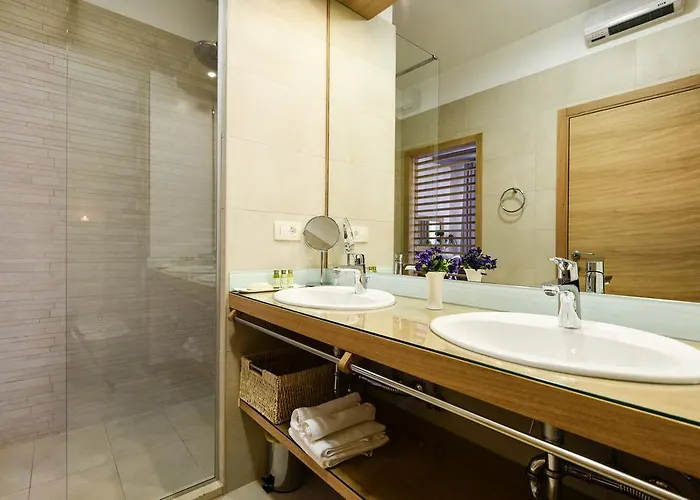 Peninsula Luxury בית הארחה