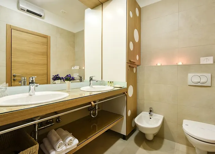 בית הארחה Peninsula Luxury 4*