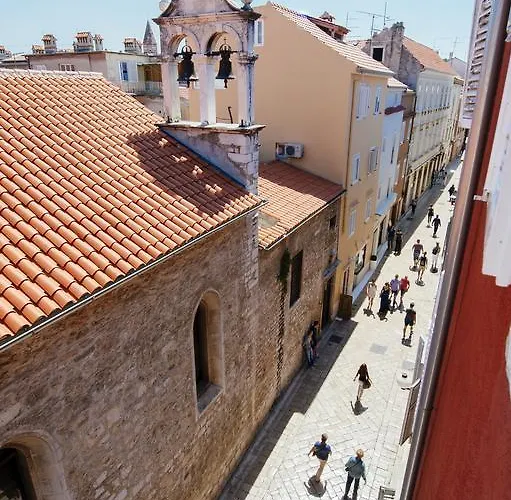 Peninsula Luxury בית הארחה 4*