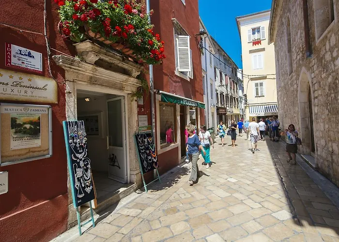 Peninsula Luxury בית הארחה