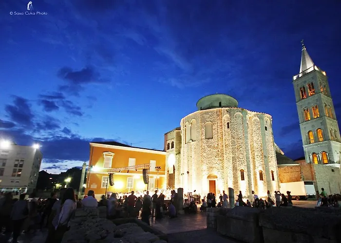 Peninsula Luxury בית הארחה