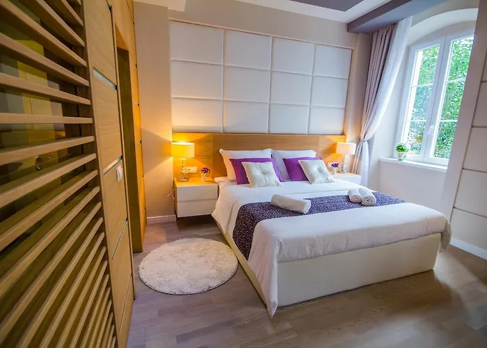 Peninsula Luxury בית הארחה